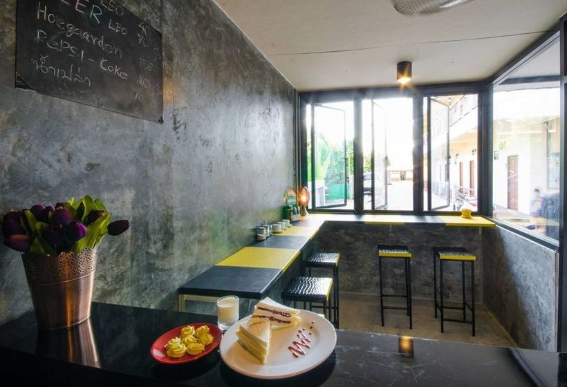 Hotel The Impress Sisaket 13