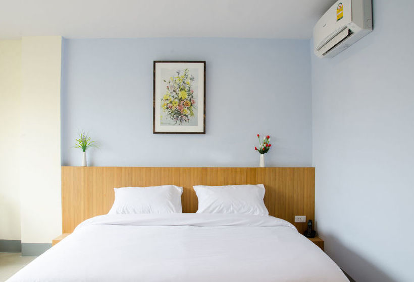 Hotel The Impress Sisaket 14