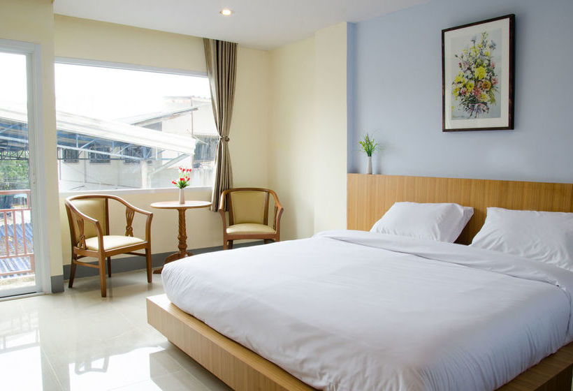 Hotel The Impress Sisaket 15