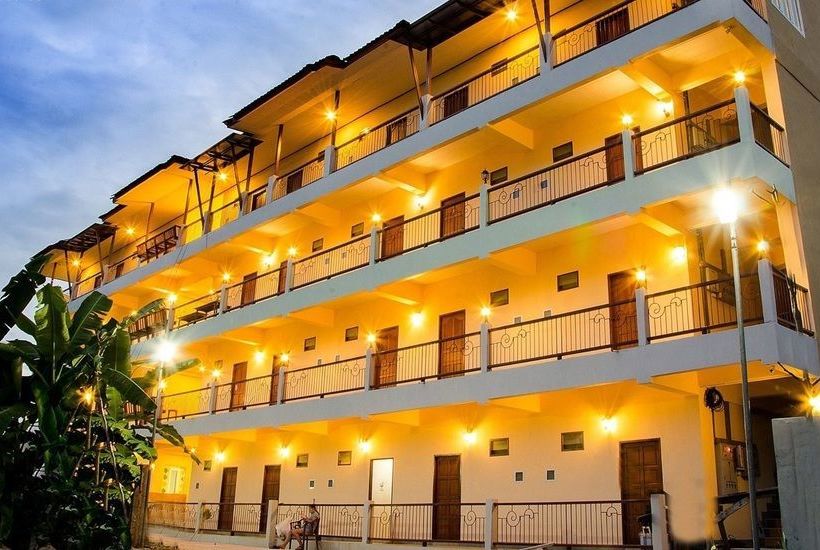 Hotel The Impress Sisaket 17