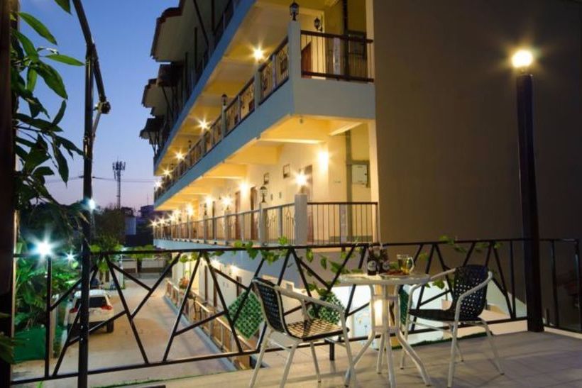 Hotel The Impress Sisaket 18