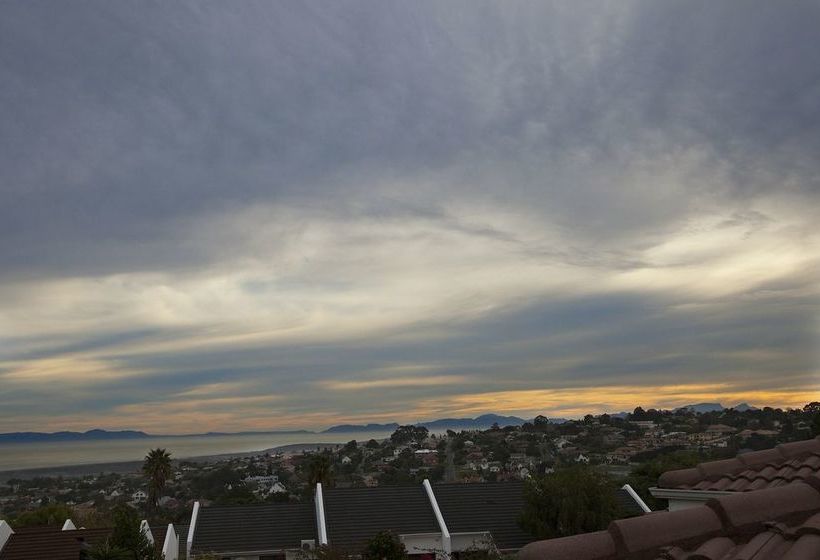 Aqua Vista Guest House 18