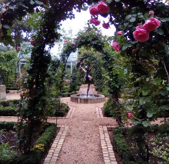 Pensión Doveton House 1