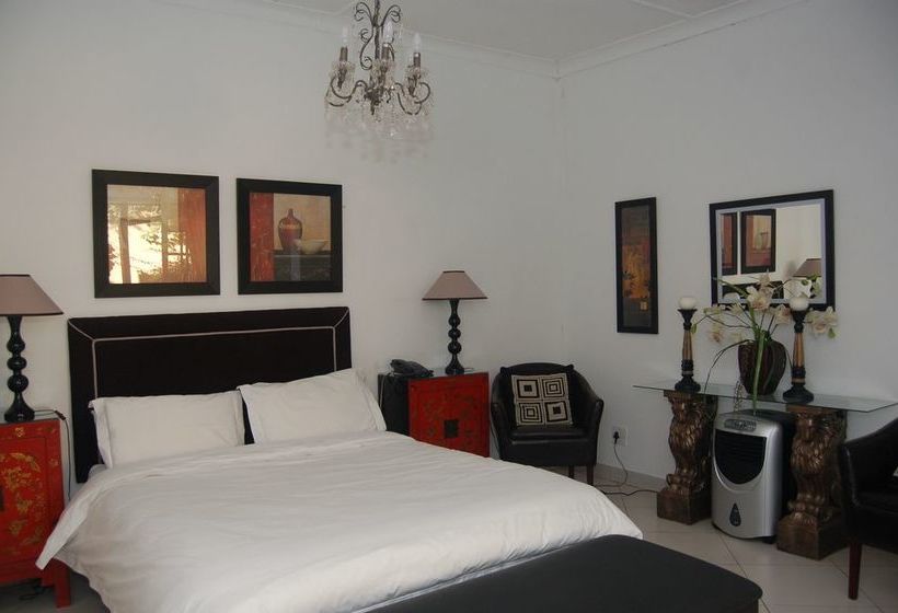 Pension Melleney's Exclusive Guest House 15