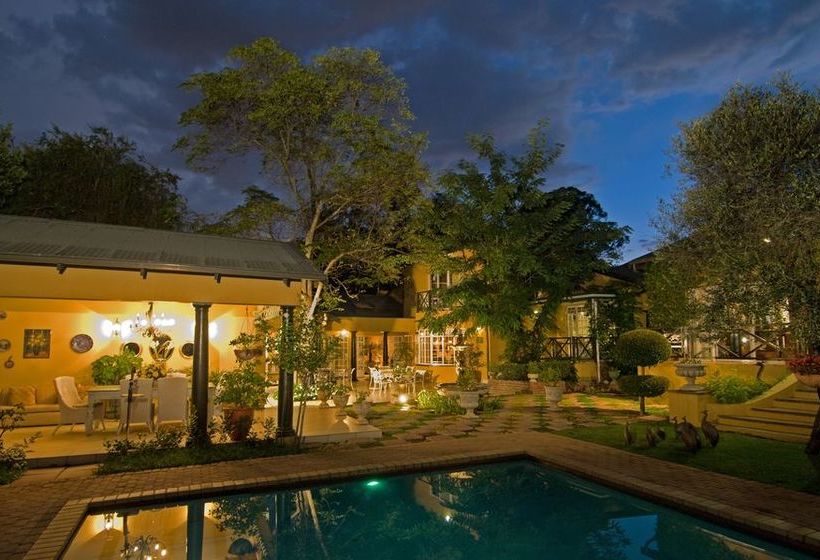 Pension Melleney's Exclusive Guest House 18