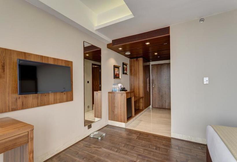 Hotel Holiday Inn Kolkata Airport 12