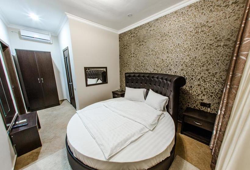 Hotel Marton Cherepovetskaya 17