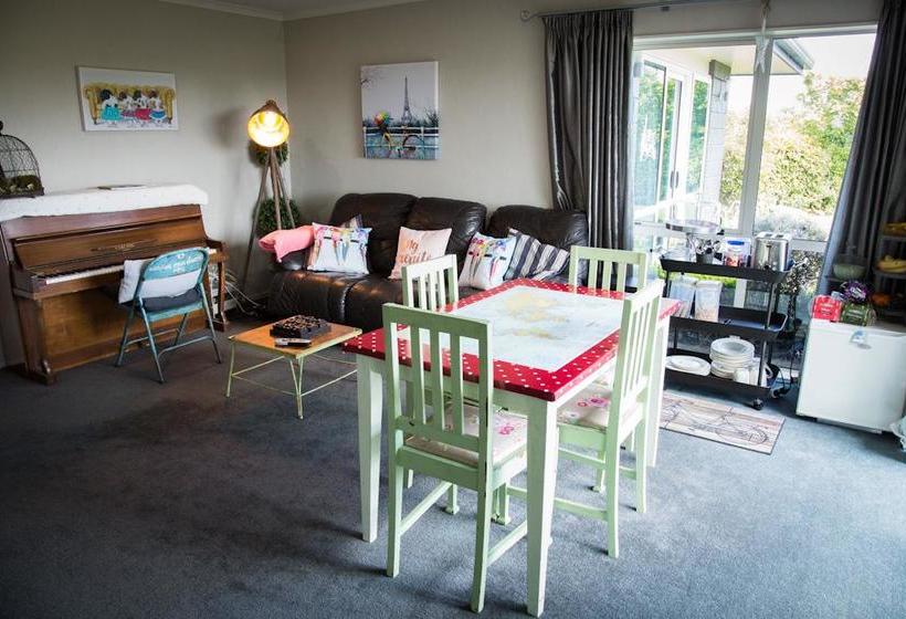 Waitomo Orchard Estate B&b 8