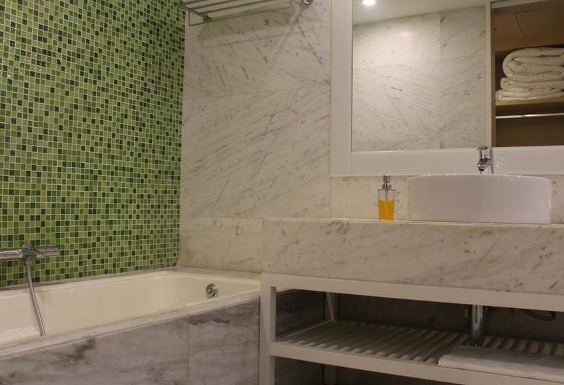 Hotel Rbd Sarovar Portico 4