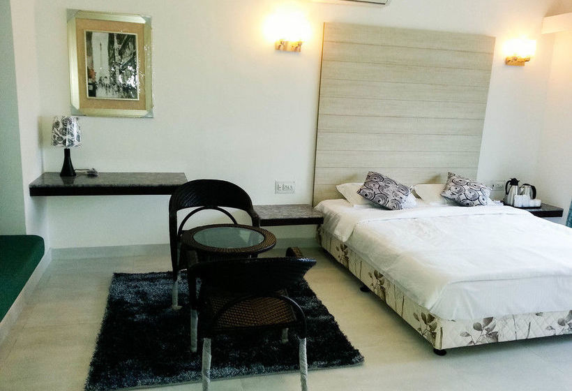 Hotel Humming Bird Resort 10