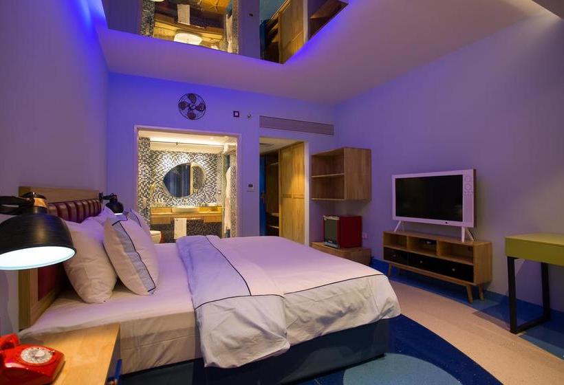 Hotel I Love Bell Bottoms 18