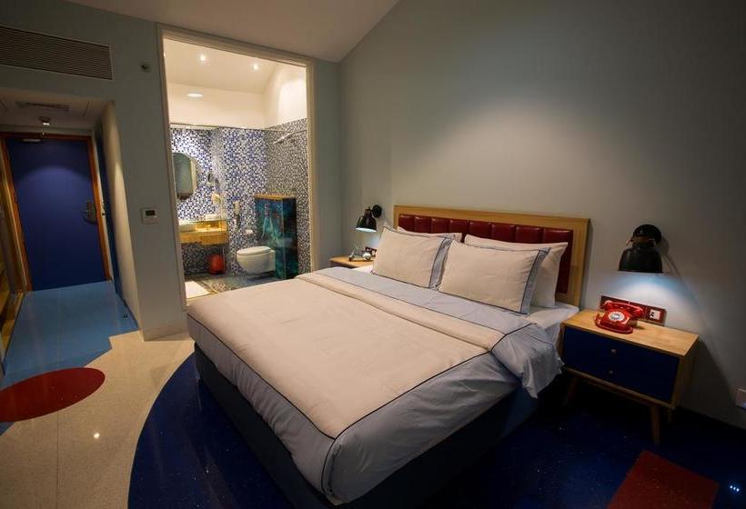 Hotel I Love Bell Bottoms 8