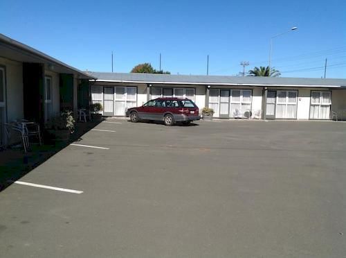 Camberley Court Motel 11