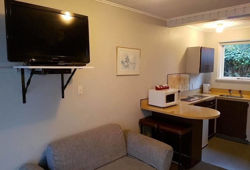 Camberley Court Motel 7