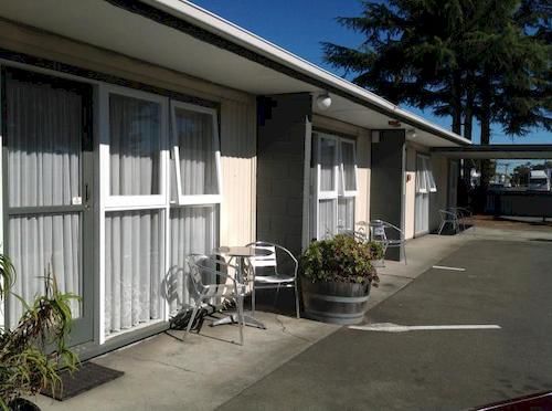 Camberley Court Motel 8