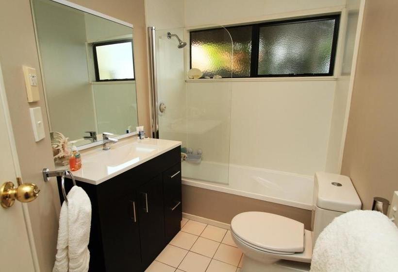 Pacific View Bed And Breakfast 11