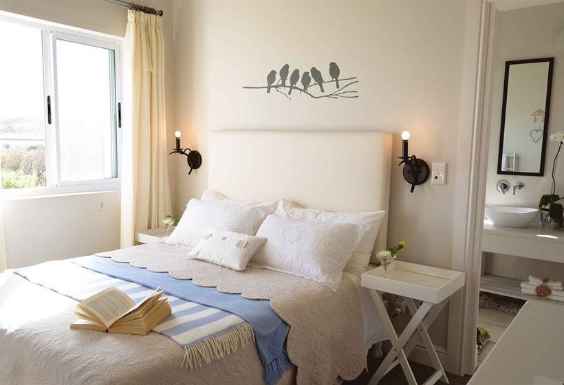 Pension 138 Marine Beachfront Guesthouse 10