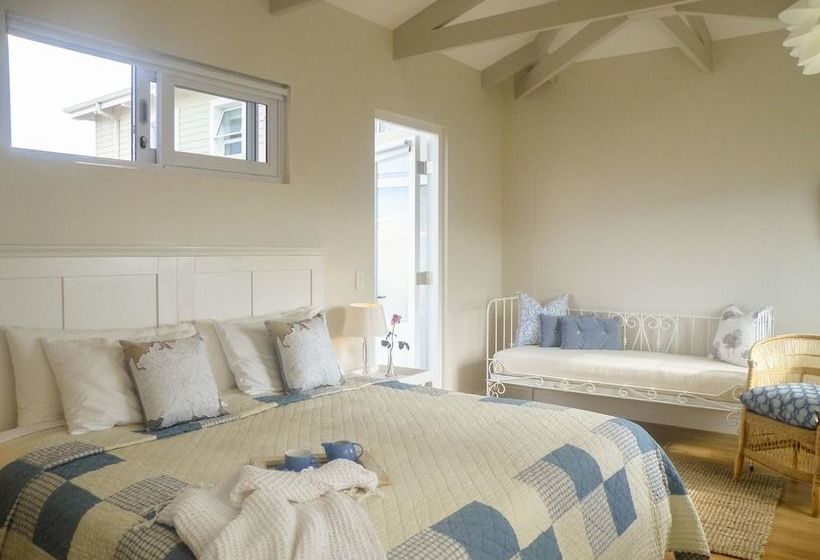 Pension 138 Marine Beachfront Guesthouse 12