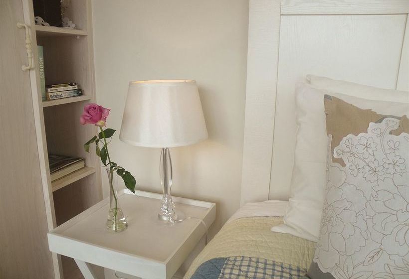 Pension 138 Marine Beachfront Guesthouse 4