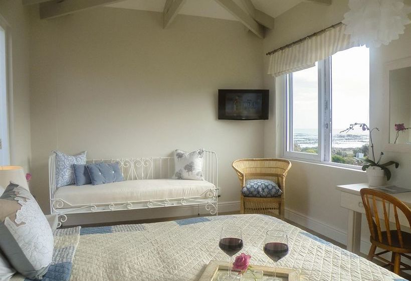 Pension 138 Marine Beachfront Guesthouse 5