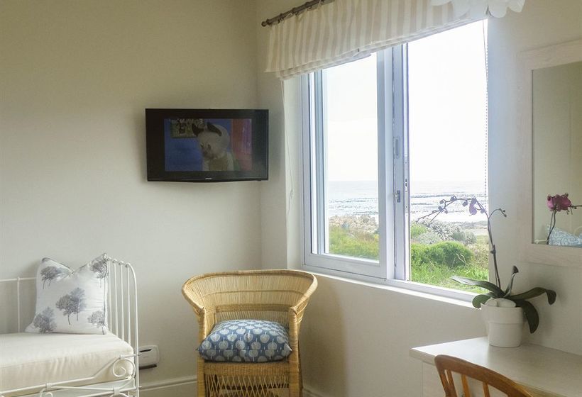 Pension 138 Marine Beachfront Guesthouse 7