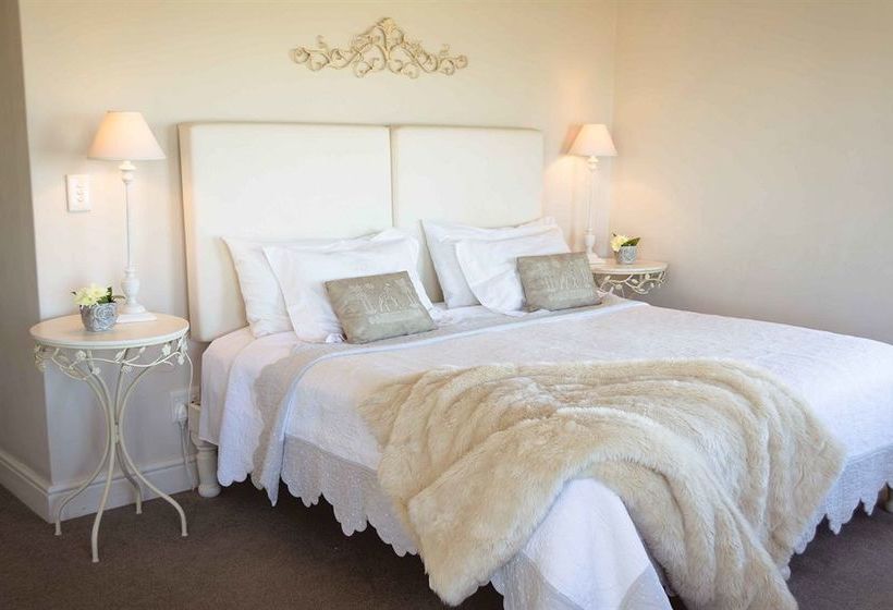 Pension 138 Marine Beachfront Guesthouse 8