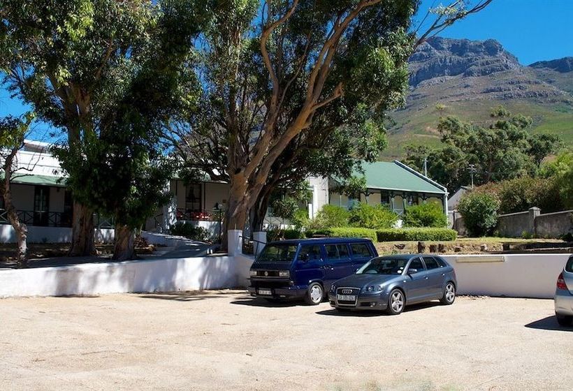 Bed and Breakfast District Six Guesthouse