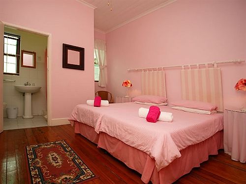 Bed and Breakfast District Six Guesthouse 10