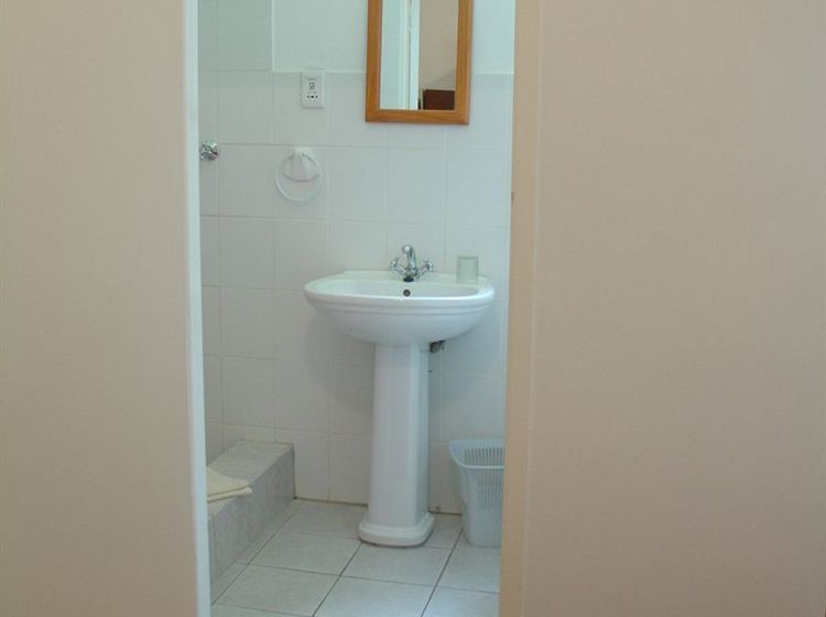 Bed and Breakfast District Six Guesthouse 16