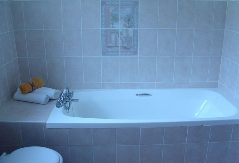 Bed and Breakfast District Six Guesthouse 17