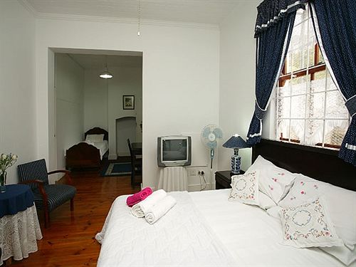 Bed and Breakfast District Six Guesthouse 4