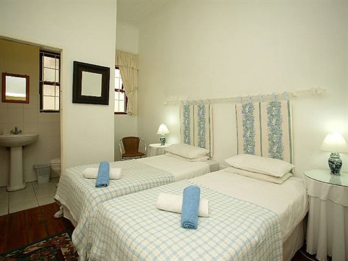 Bed and Breakfast District Six Guesthouse 6