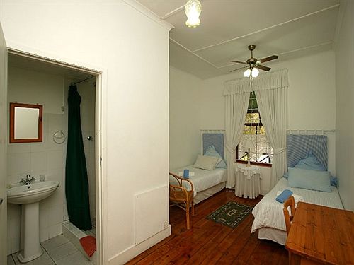Bed and Breakfast District Six Guesthouse 7