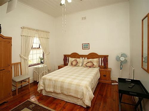 Bed and Breakfast District Six Guesthouse 9
