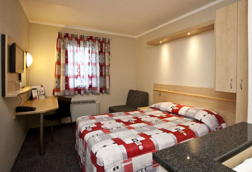 Hotel Road Lodge Carnival City 5