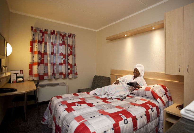 Hotel Road Lodge Carnival City 9