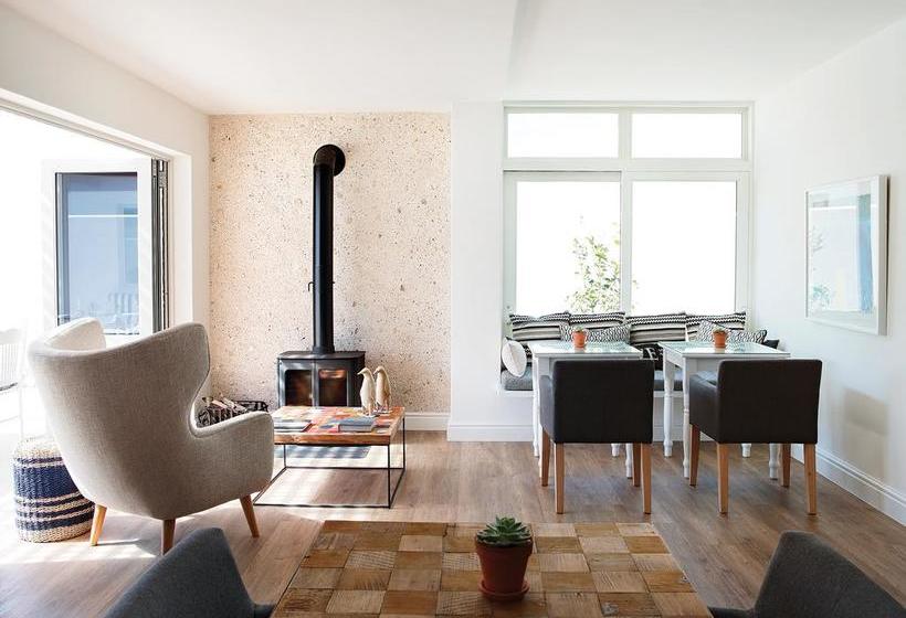 Bed and Breakfast One Marine Drive Boutique 8