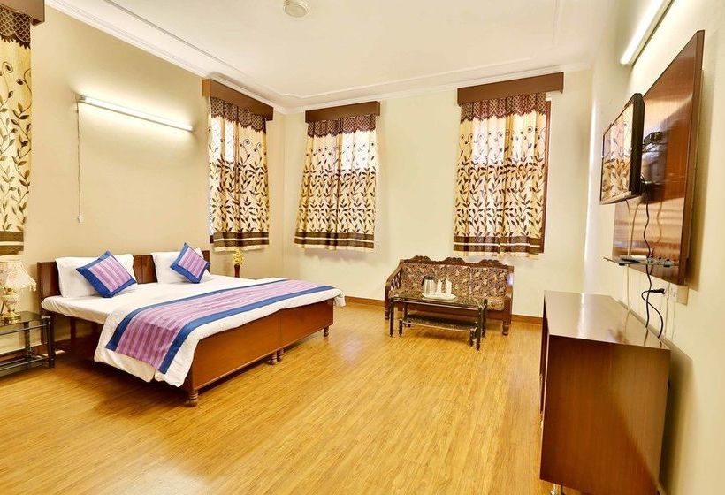 OYO 402 Hotel Noida Residency
