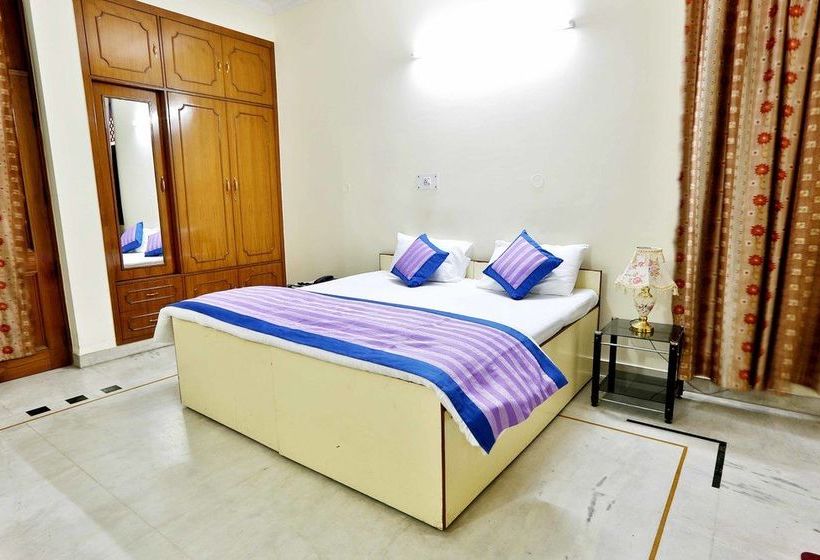 OYO 402 Hotel Noida Residency 11