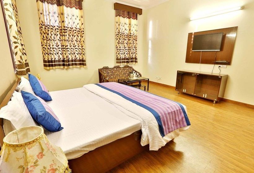 OYO 402 Hotel Noida Residency 13