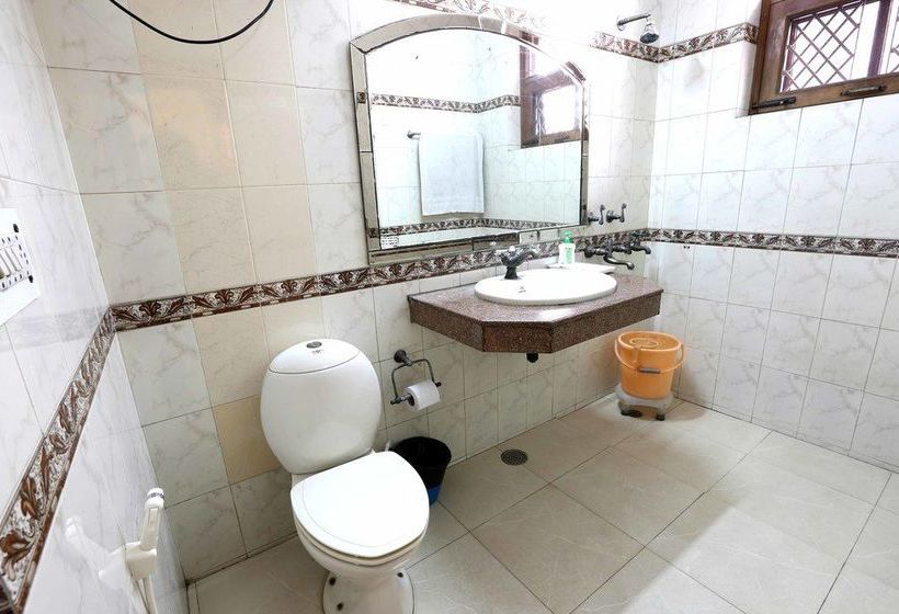 OYO 402 Hotel Noida Residency 15