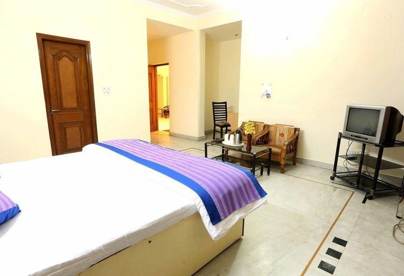 OYO 402 Hotel Noida Residency 7