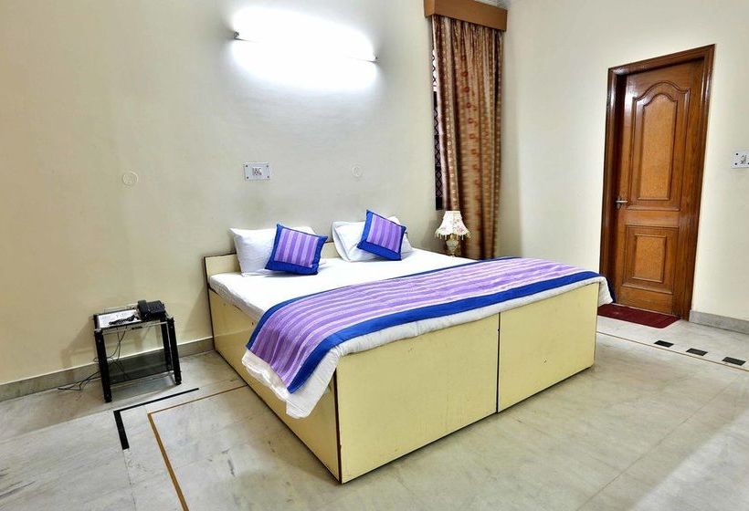 OYO 402 Hotel Noida Residency 9