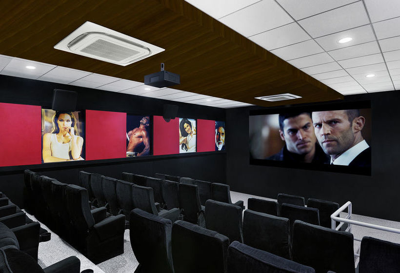 Hotel Aarohi Starz Club & Spa 12