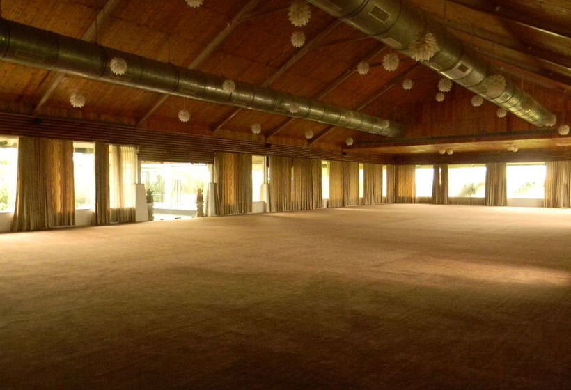 Hotel Aarohi Starz Club & Spa 16