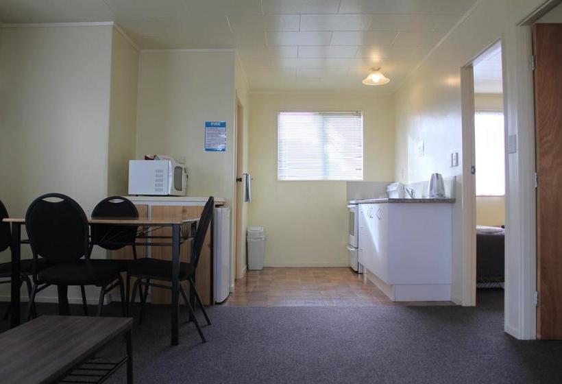 Coronation Court Motel 13