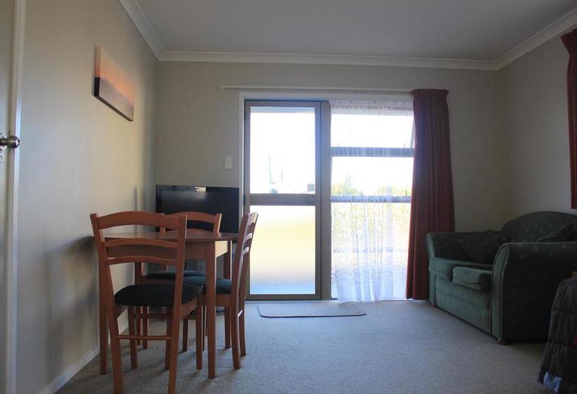 Coronation Court Motel 14