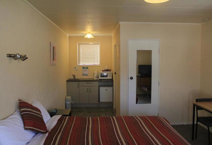 Coronation Court Motel 6