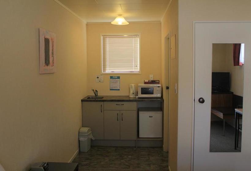 Coronation Court Motel 7