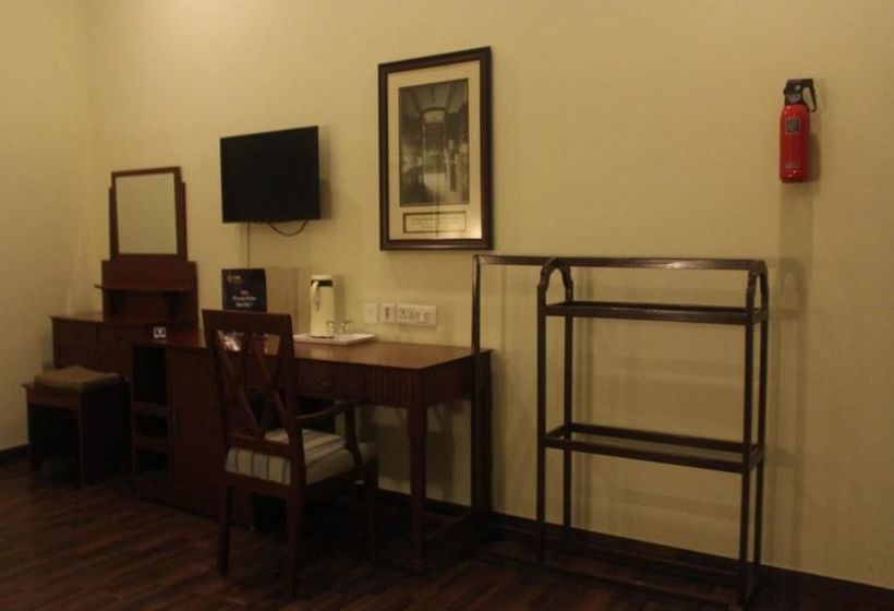 Hotel Oyo Premium The Waves 10